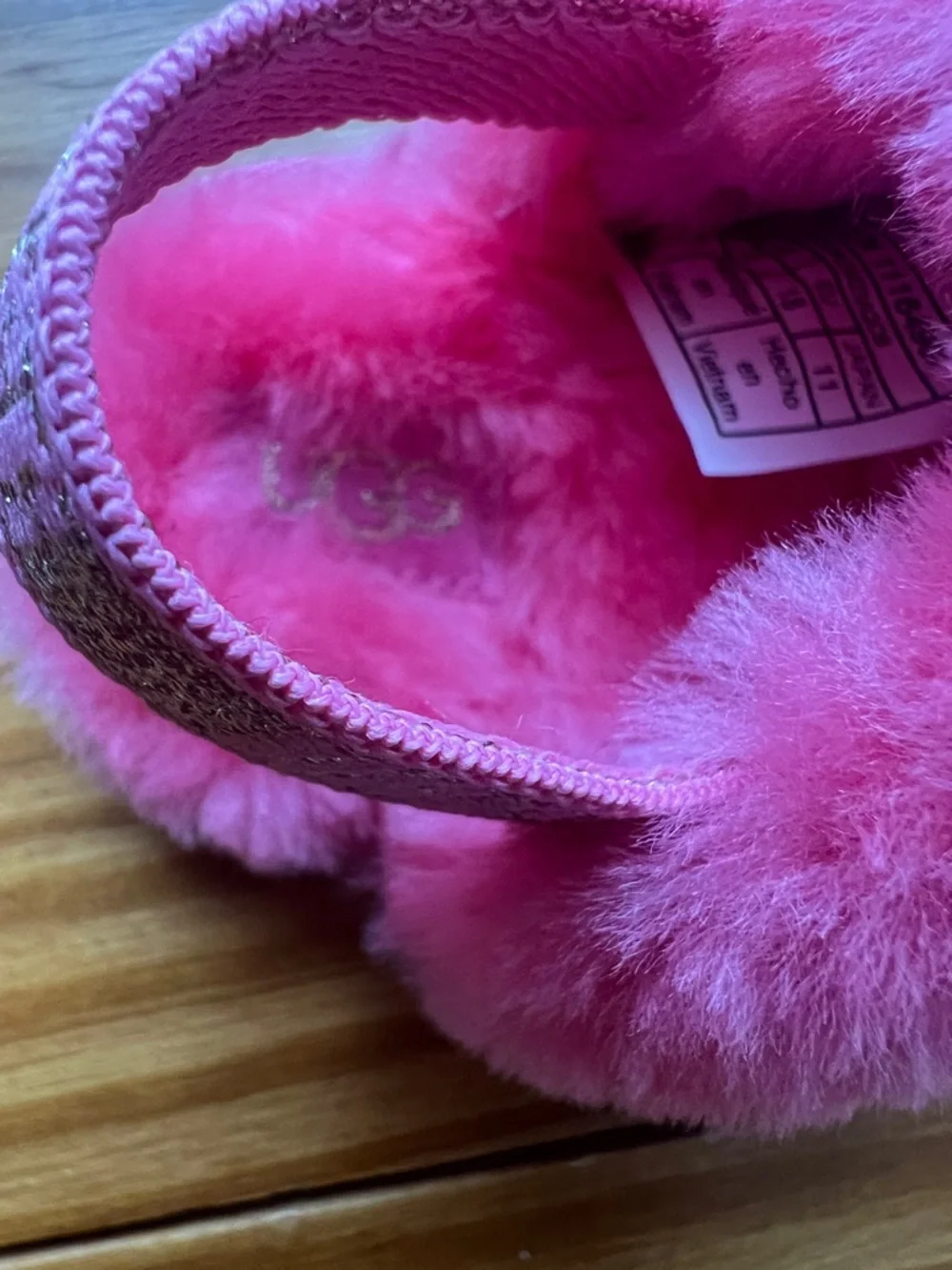 UGG fluffy slide